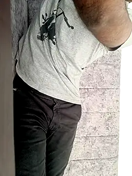 Snapshot of mr_slim_body chatting on 02/15/26, 05:37 mr slim body online show from 02/15/26, 05:37