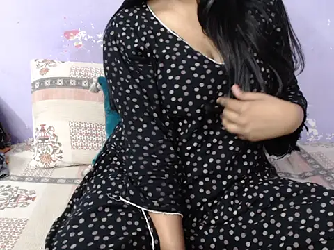 Snapshot of Freya_nia chatting on 11/15/25, 02:02 Freya nia online show from 11/15/25, 02:02