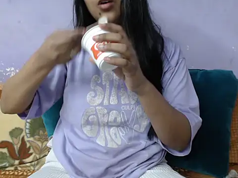 Snapshot of Freya_nia chatting on 11/27/25, 02:52 Freya nia online show from 11/27/25, 02:52