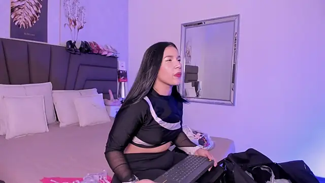 Sofi Perez  online show from 03/06/26, 11:17