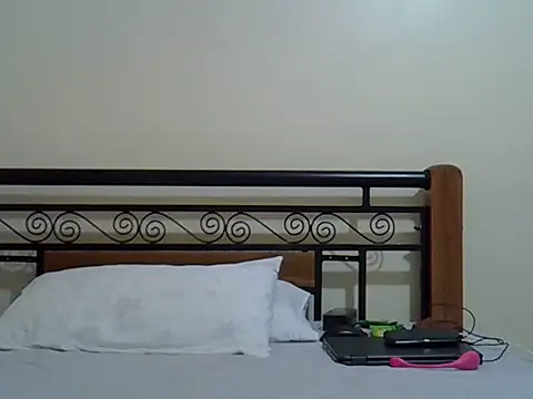 Giannah01 online show from 11/08/25, 04:12