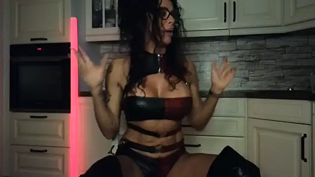 Snapshot of Misses-Cougar chatting on 02/27/25, 06:29 Misses-Cougar online show from 02/27/25, 06:29