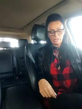 Snapshot of Misses-Cougar chatting on 03/19/25, 01:07 Misses-Cougar online show from 03/19/25, 01:07