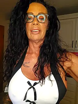 Misses-Cougar online show from 11/27/25, 06:48