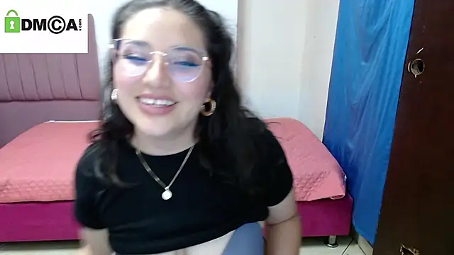 Snapshot of phoenixxxx777 chatting on 04/05/26, 12:19 phoenixxxx777 online show from 04/05/26, 12:19