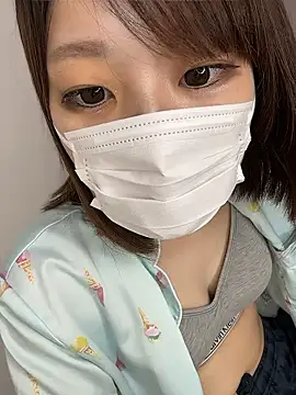 Snapshot of hi---chan- chatting on 06/29/26, 12:49 hi---chan- online show from 06/29/26, 12:49