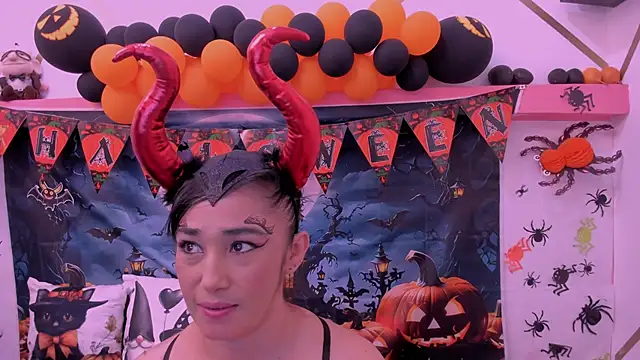 charlotte-11 online show from 10/23/25, 04:39