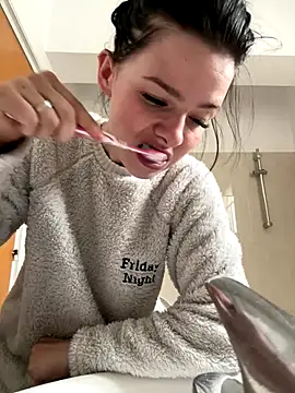 RoxiBlack online show from 12/19/25, 07:26