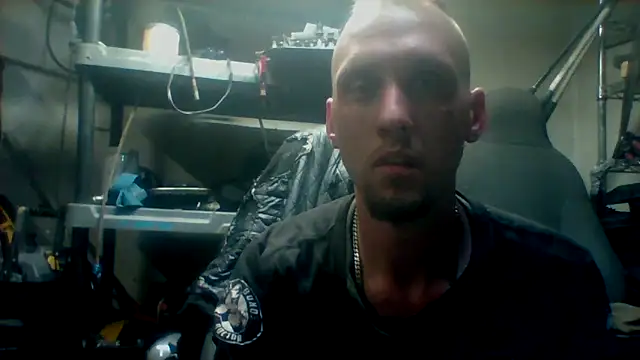 Snapshot of Aaronbp chatting on 10/31/25, 07:53 Aaronbp online show from 10/31/25, 07:53