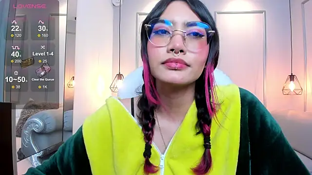 AzuraKindong online show from 01/10/25, 10:25