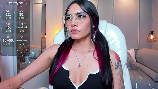 AzuraKindong online show from 11/19/25, 07:14