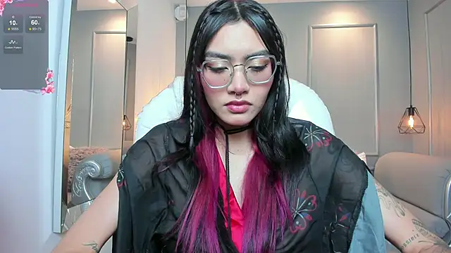 AzuraKindong online show from 12/05/25, 07:21