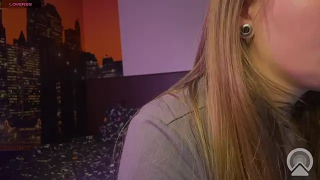 Snapshot of Sally_siu chatting on 09/30/25, 04:23 Sally siu online show from 09/30/25, 04:23