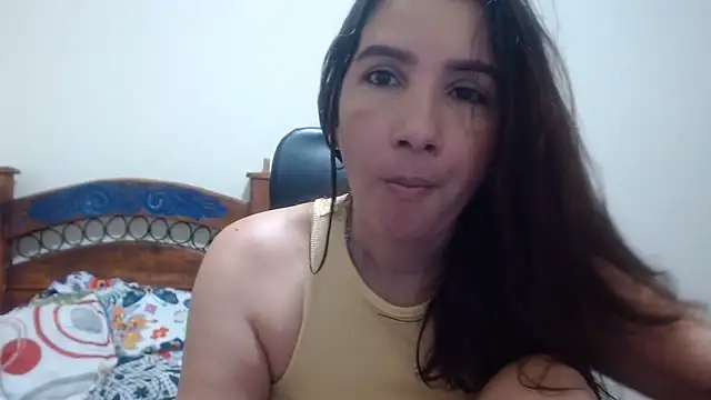 Snapshot of Ainhoa-hot chatting on 06/13/26, 06:00 Ainhoa-hot online show from 06/13/26, 06:00