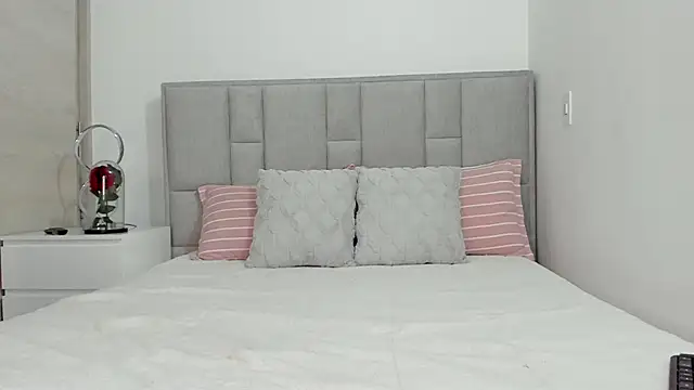 Snapshot of Shana_Rymer chatting on 02/26/25, 12:16 Shana Rymer online show from 02/26/25, 12:16