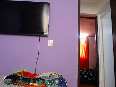 Laura martin  online show from 10/22/25, 03:34