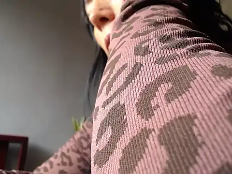 Laura martin  online show from 04/01/26, 01:41