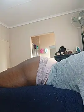 Snapshot of curvybigAssxx chatting on 07/23/26, 06:33 curvybigAssxx online show from 07/23/26, 06:33