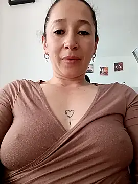 emilypoppy3 online show from 04/18/26, 08:09