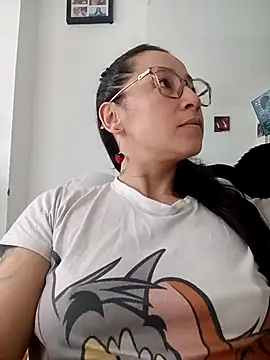 emilypoppy3 online show from 05/05/26, 12:35