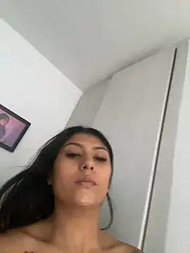 Snapshot of CandyRoxx1_ chatting on 02/08/25, 07:27 CandyRoxx1 online show from 02/08/25, 07:27
