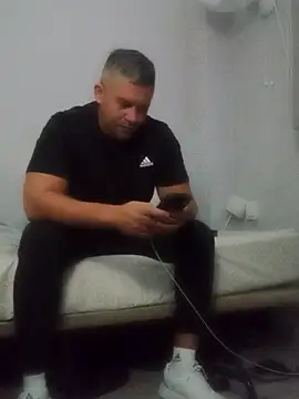 Snapshot of antonioM84 chatting on 11/26/25, 06:53 antonioM84 online show from 11/26/25, 06:53