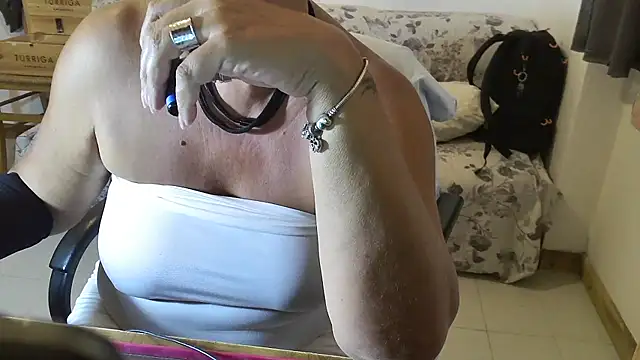 Snapshot of 45marina45 chatting on 10/06/25, 02:36 45marina45 online show from 10/06/25, 02:36