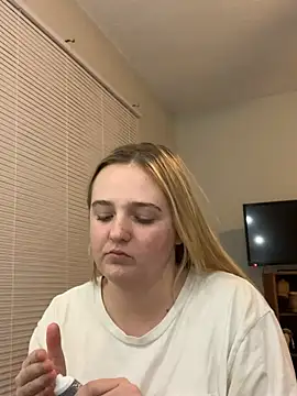 Snapshot of cammy2 chatting on 12/31/24, 11:39 cammy2 online show from 12/31/24, 11:39