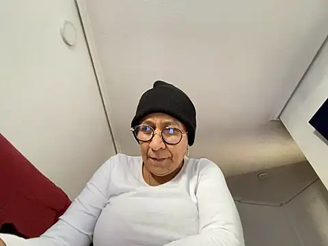 sweeviolet online show from 12/20/24, 10:38