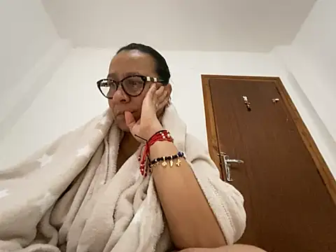 sweeviolet online show from 04/21/26, 06:41