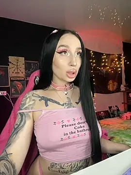 Snapshot of Molly__Moon chatting on 12/10/24, 05:39 Molly Moon online show from 12/10/24, 05:39