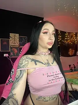 Snapshot of Molly__Moon chatting on 12/11/24, 05:32 Molly Moon online show from 12/11/24, 05:32