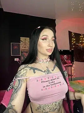 Snapshot of Molly__Moon chatting on 12/11/24, 08:36 Molly Moon online show from 12/11/24, 08:36