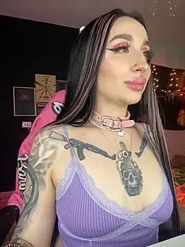 Snapshot of Molly__Moon chatting on 12/18/24, 08:31 Molly Moon online show from 12/18/24, 08:31