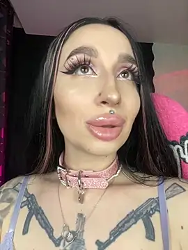 Snapshot of Molly__Moon chatting on 12/24/24, 08:44 Molly Moon online show from 12/24/24, 08:44