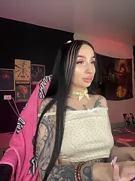 Snapshot of Molly__Moon chatting on 12/28/24, 04:51 Molly Moon online show from 12/28/24, 04:51