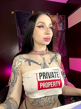 Snapshot of Molly__Moon chatting on 11/18/25, 02:17 Molly Moon online show from 11/18/25, 02:17