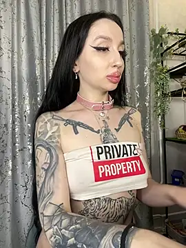 Snapshot of Molly__Moon chatting on 02/03/26, 06:40 Molly Moon online show from 02/03/26, 06:40