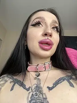 Snapshot of Molly__Moon chatting on 03/14/26, 02:39 Molly Moon online show from 03/14/26, 02:39