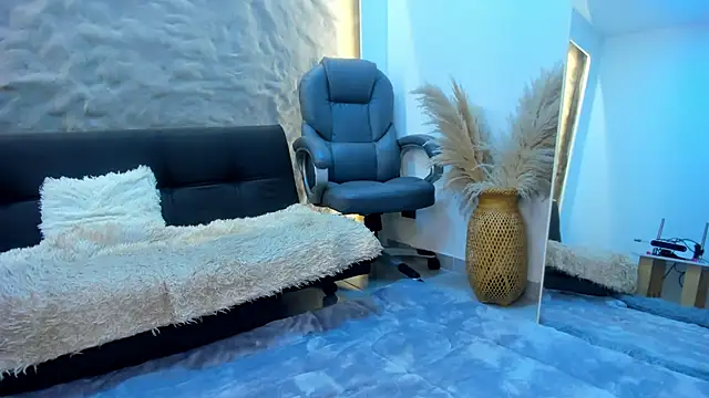 Snapshot of Isa__Blanc chatting on 02/07/25, 03:01 Isa Blanc online show from 02/07/25, 03:01