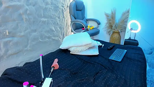 Snapshot of Isa__Blanc chatting on 02/13/25, 09:20 Isa Blanc online show from 02/13/25, 09:20