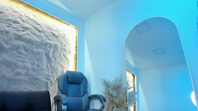 Snapshot of Isa__Blanc chatting on 02/27/25, 03:04 Isa Blanc online show from 02/27/25, 03:04