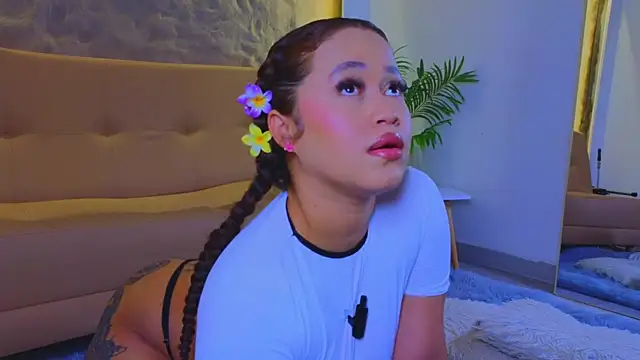 Snapshot of Isa__Blanc chatting on 10/06/25, 03:15 Isa Blanc online show from 10/06/25, 03:15