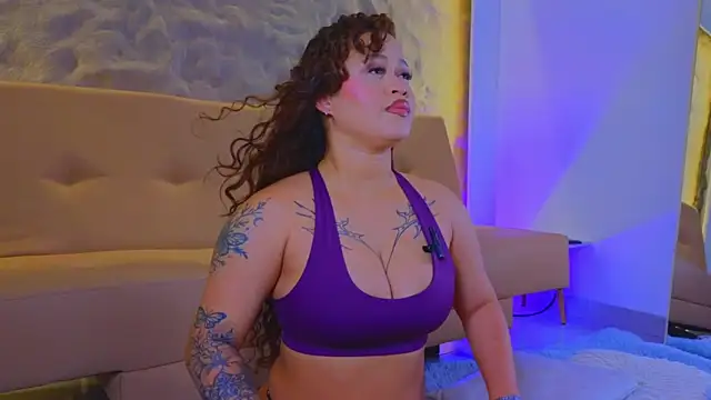 Snapshot of Isa__Blanc chatting on 10/10/25, 01:26 Isa Blanc online show from 10/10/25, 01:26