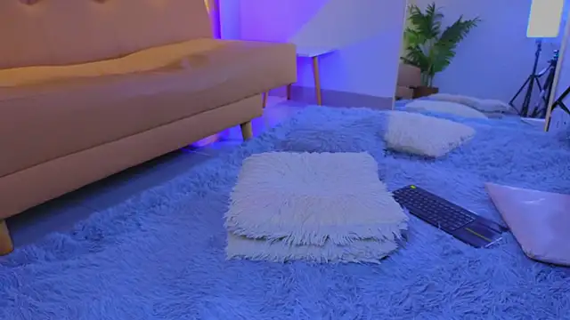 Snapshot of Isa__Blanc chatting on 10/12/25, 02:21 Isa Blanc online show from 10/12/25, 02:21