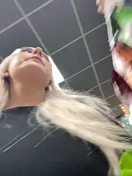 Snapshot of MerlinDave chatting on 09/23/25, 01:41 MerlinDave online show from 09/23/25, 01:41