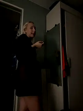 Snapshot of MerlinDave chatting on 10/03/25, 12:07 MerlinDave online show from 10/03/25, 12:07