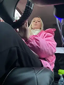 Snapshot of MerlinDave chatting on 10/13/25, 12:54 MerlinDave online show from 10/13/25, 12:54