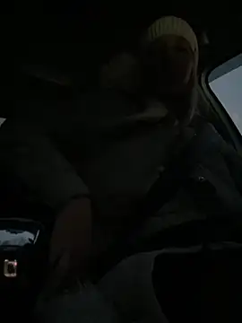 Snapshot of MerlinDave chatting on 11/19/25, 01:38 MerlinDave online show from 11/19/25, 01:38