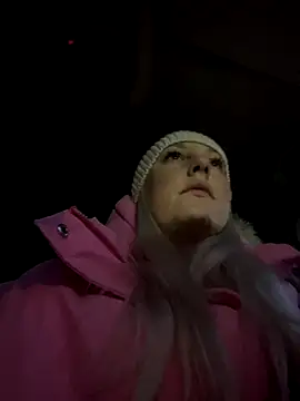 Snapshot of MerlinDave chatting on 11/28/25, 01:52 MerlinDave online show from 11/28/25, 01:52